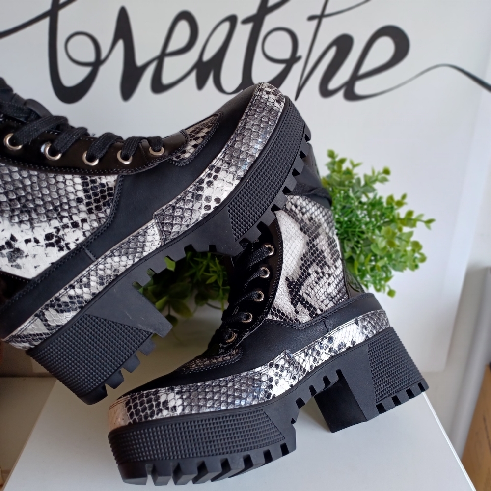FASHION NOVA Walk The Other Way Booties - Picture 9 of 10